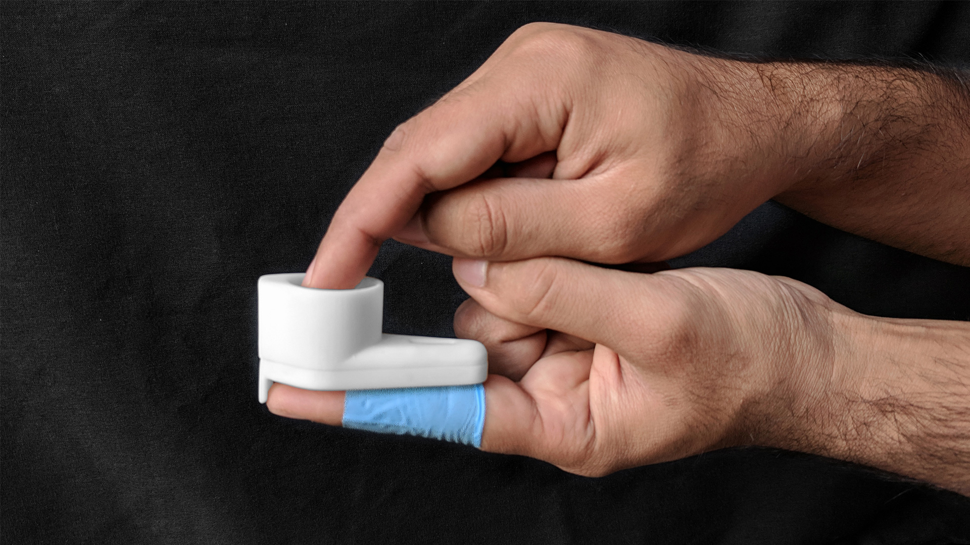 Prototype of Catch HIV detector being used