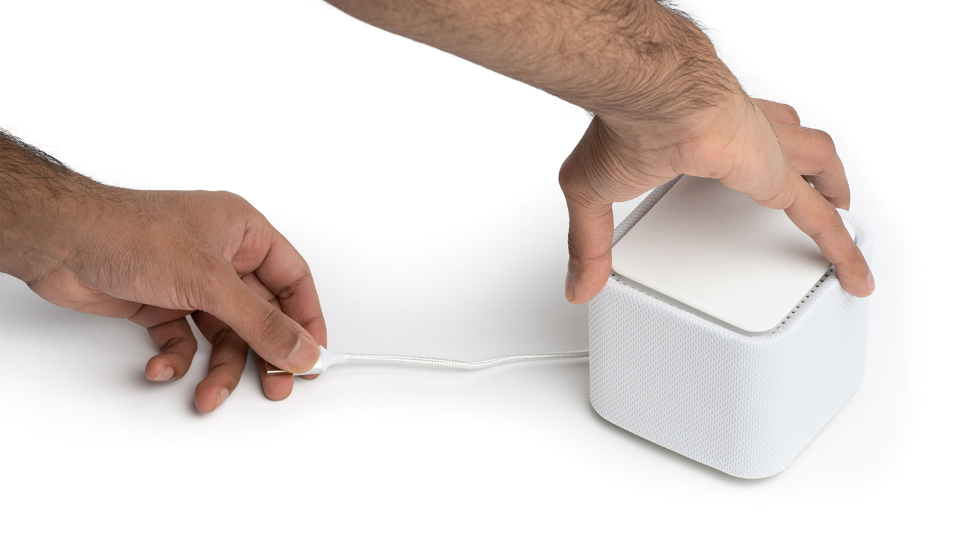 Retractable USB cable for internet router